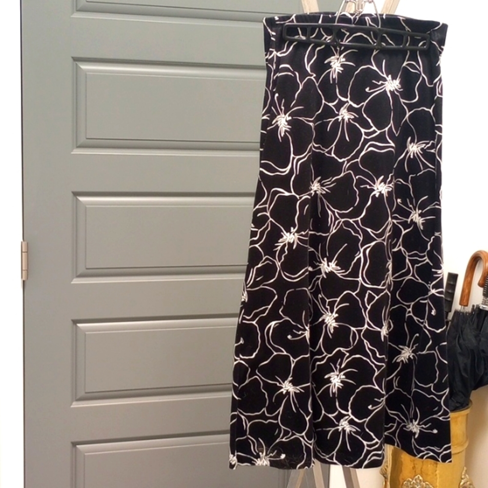Black and white floral pattern full length skirt.